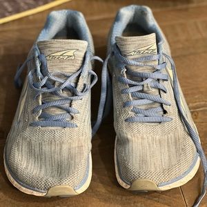 Altra womens running shoes. Good used condition only worn to work and home.
